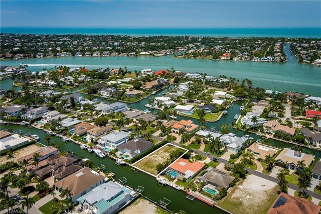 2165 Tarpon RD, Naples, FL 34102