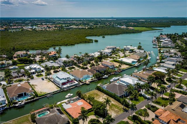 2165 Tarpon RD, Naples, FL 34102