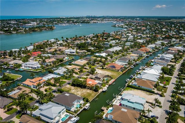 2165 Tarpon RD, Naples, FL 34102