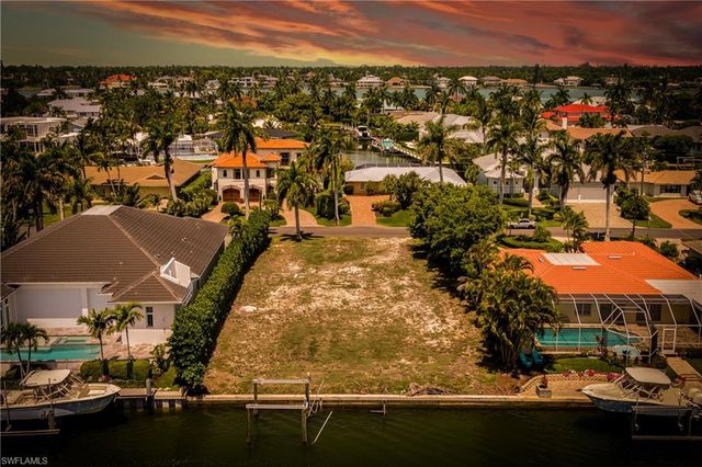 2165 Tarpon RD, Naples, FL 34102