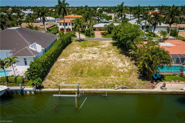 2165 Tarpon RD, Naples, FL 34102