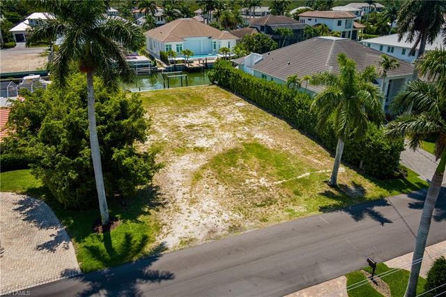 2165 Tarpon RD, Naples, FL 34102