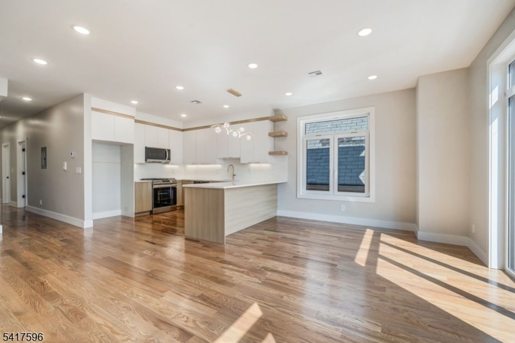 Image 13 of property listing at 39 Grace St, Irvington Twp., NJ 07111