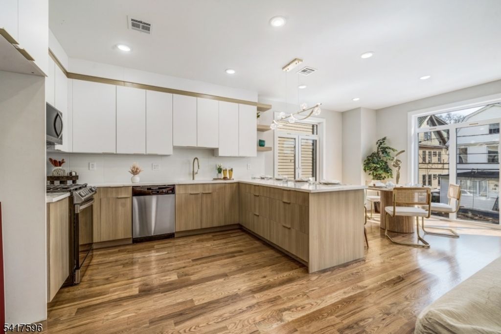 Image 15 of property listing at 39 Grace St, Irvington Twp., NJ 07111