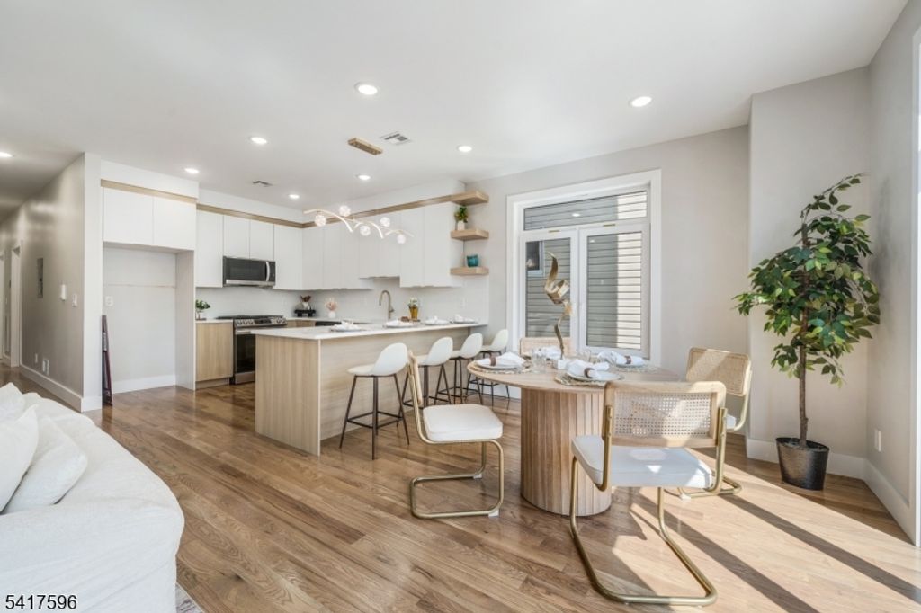 Image 4 of property listing at 39 Grace St, Irvington Twp., NJ 07111