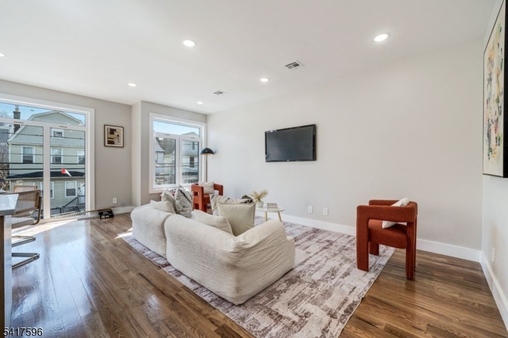 Image 5 of property listing at 39 Grace St, Irvington Twp., NJ 07111