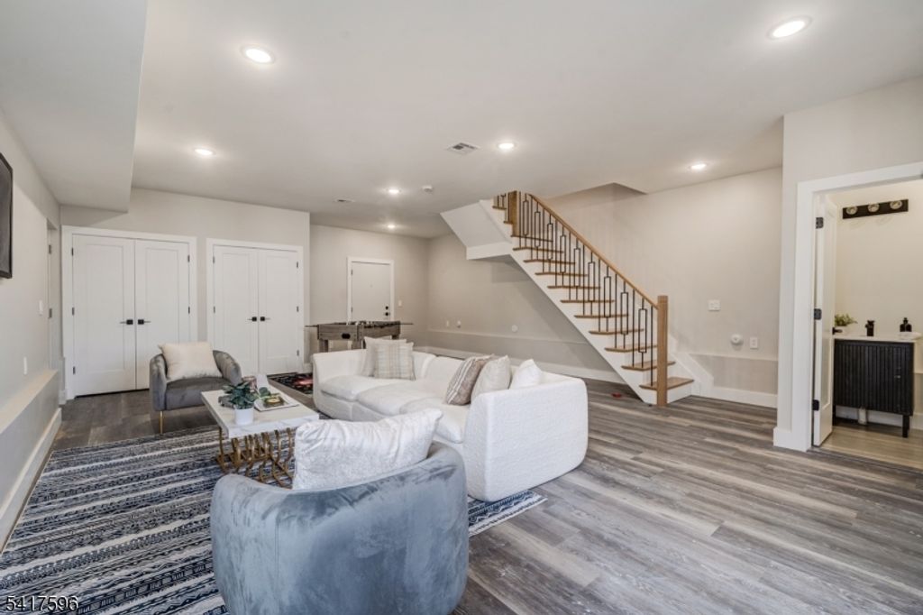 Image 6 of property listing at 39 Grace St, Irvington Twp., NJ 07111