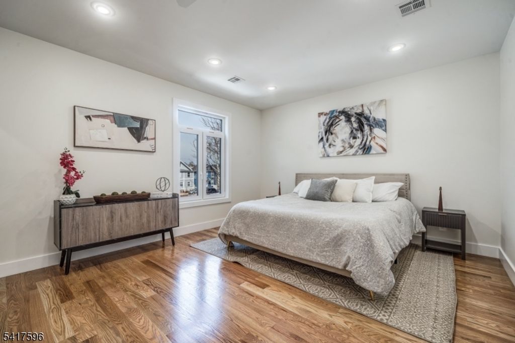 Image 7 of property listing at 39 Grace St, Irvington Twp., NJ 07111