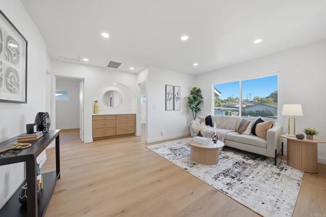 8330 Dallas St, La Mesa, CA 91942