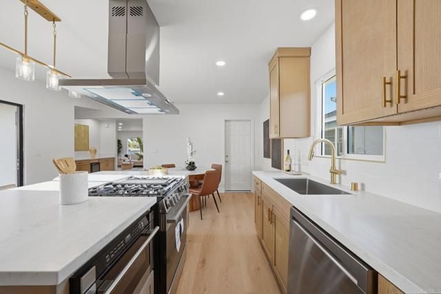 8330 Dallas St, La Mesa, CA 91942