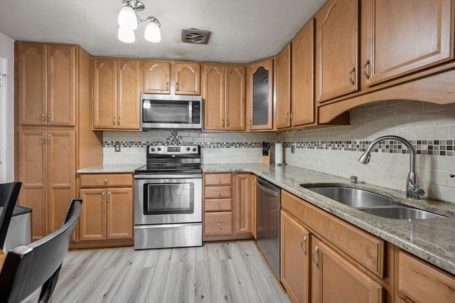 A4 Colonial Dr 7, Andover, MA 01810