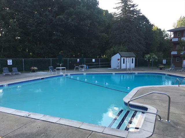 A4 Colonial Dr 7, Andover, MA 01810