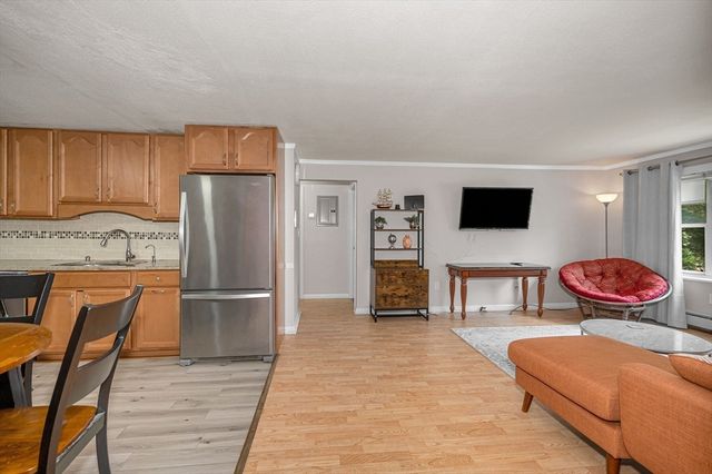 A4 Colonial Dr 7, Andover, MA 01810
