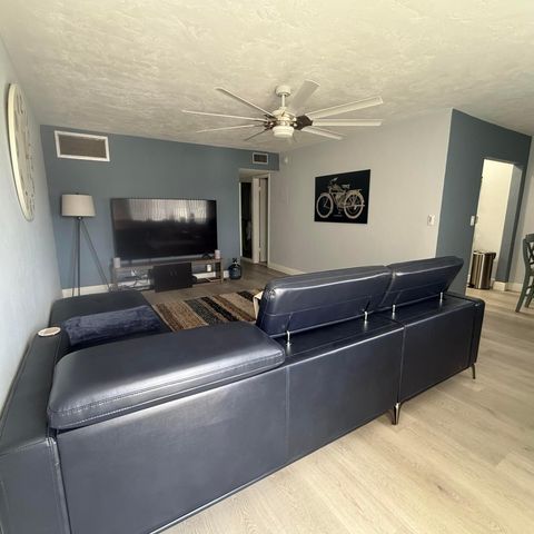 2102 Lake Osborne Drive 20, Lake Worth Beach, FL 33461