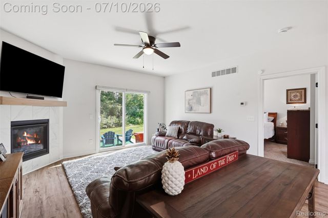 11789 Hines Place Drive, Livonia, MI 48150