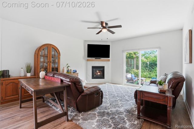 11789 Hines Place Drive, Livonia, MI 48150