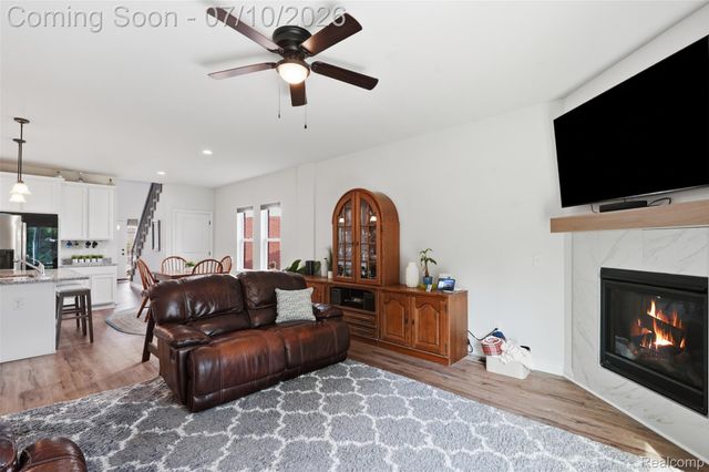 11789 Hines Place Drive, Livonia, MI 48150