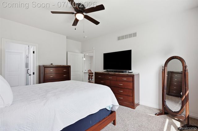 11789 Hines Place Drive, Livonia, MI 48150