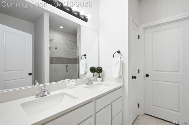 11789 Hines Place Drive, Livonia, MI 48150