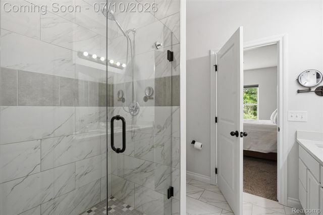 11789 Hines Place Drive, Livonia, MI 48150