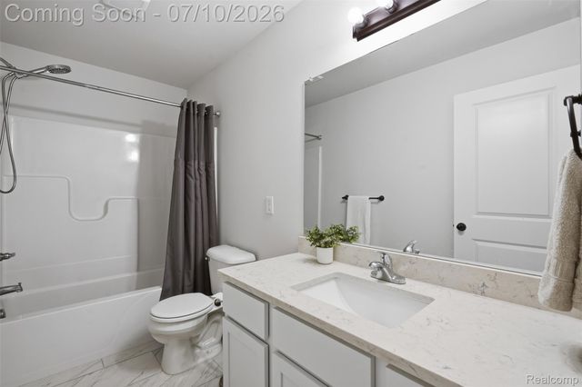 11789 Hines Place Drive, Livonia, MI 48150