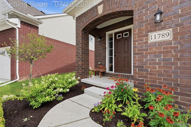 11789 Hines Place Drive, Livonia, MI 48150