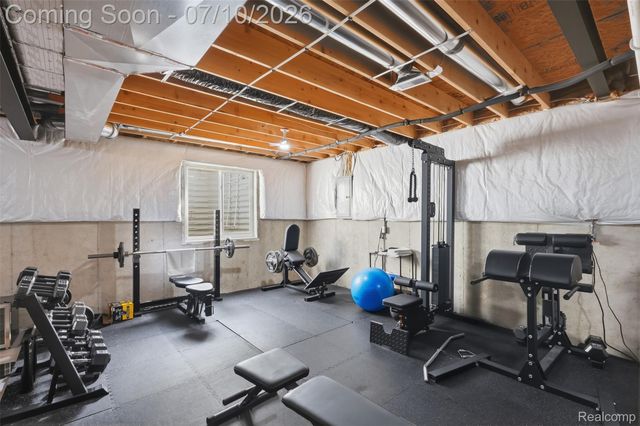 11789 Hines Place Drive, Livonia, MI 48150