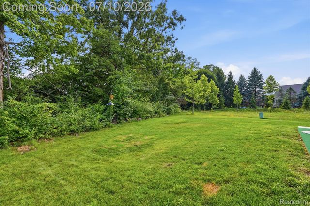 11789 Hines Place Drive, Livonia, MI 48150