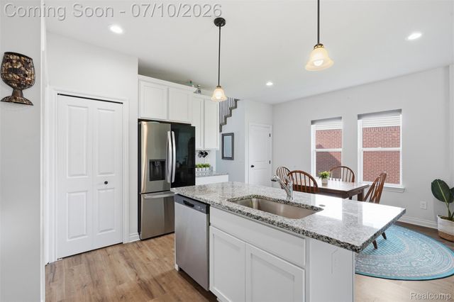 11789 Hines Place Drive, Livonia, MI 48150