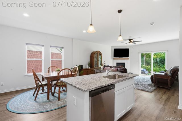 11789 Hines Place Drive, Livonia, MI 48150