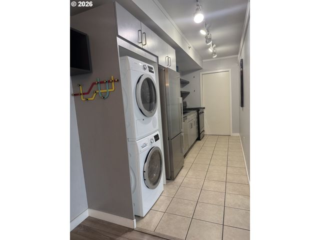 533 Ne HOLLADAY St 308, Portland, OR 97232