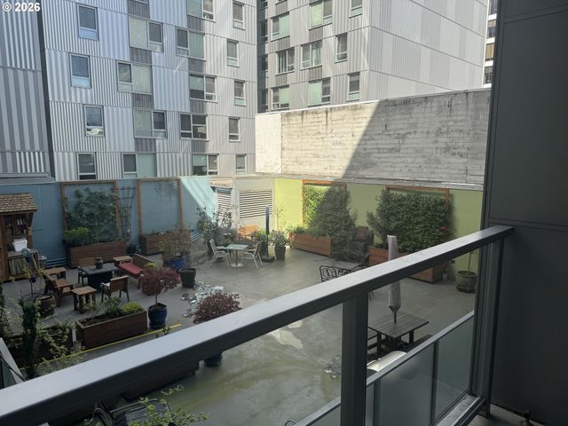 533 Ne HOLLADAY St 308, Portland, OR 97232