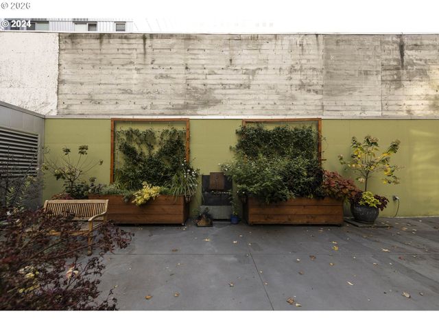 533 Ne HOLLADAY St 308, Portland, OR 97232