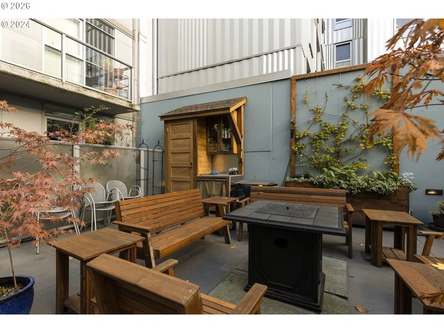 533 Ne HOLLADAY St 308, Portland, OR 97232