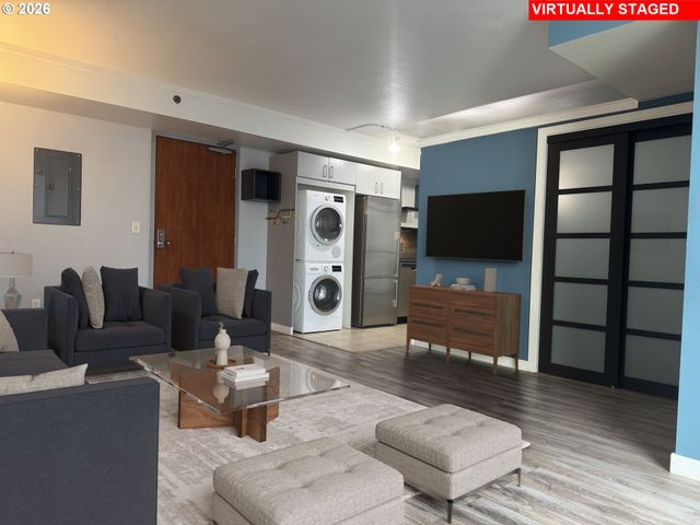 533 Ne HOLLADAY St 308, Portland, OR 97232