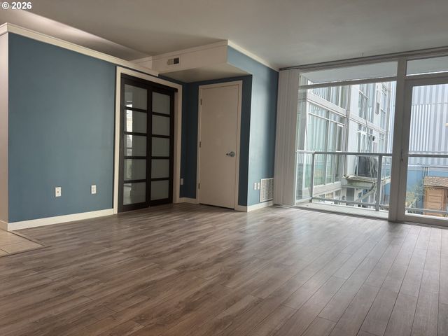 533 Ne HOLLADAY St 308, Portland, OR 97232