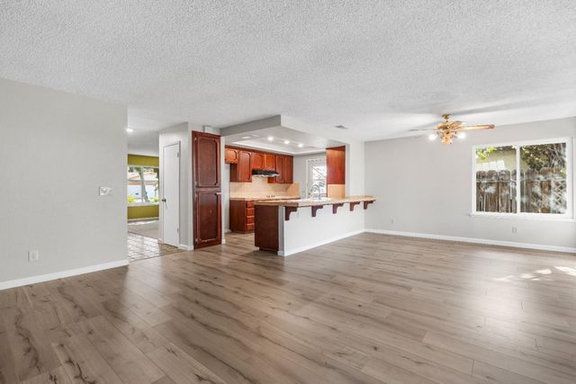 248 W Palo Alto Avenue, Fresno, CA 93704
