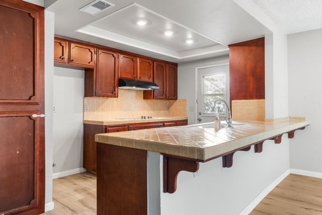 248 W Palo Alto Avenue, Fresno, CA 93704