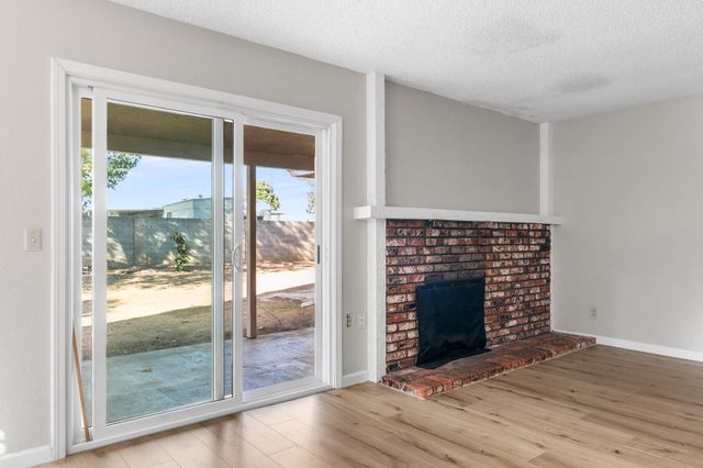 248 W Palo Alto Avenue, Fresno, CA 93704