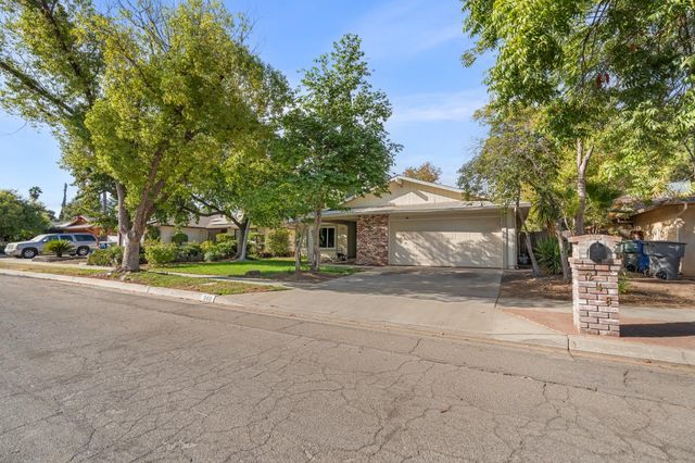 248 W Palo Alto Avenue, Fresno, CA 93704