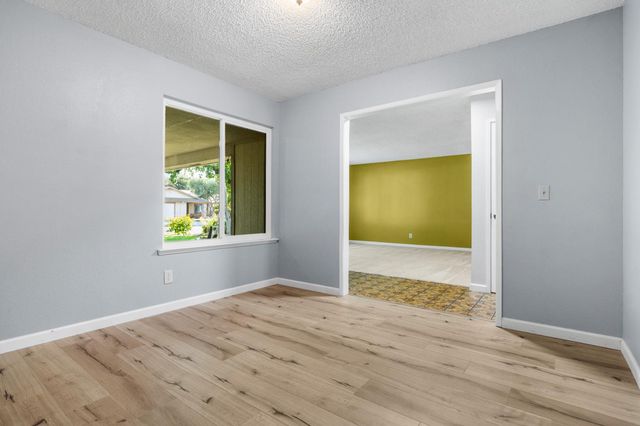 248 W Palo Alto Avenue, Fresno, CA 93704