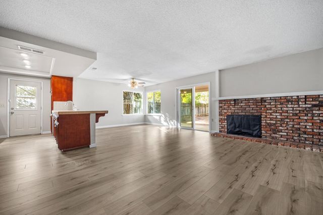 248 W Palo Alto Avenue, Fresno, CA 93704