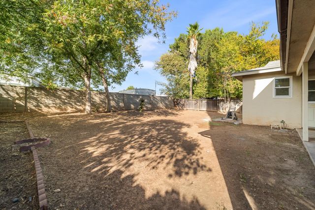 248 W Palo Alto Avenue, Fresno, CA 93704