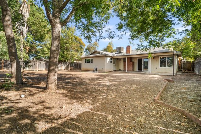 248 W Palo Alto Avenue, Fresno, CA 93704