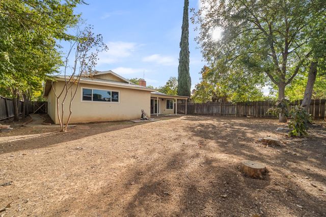 248 W Palo Alto Avenue, Fresno, CA 93704