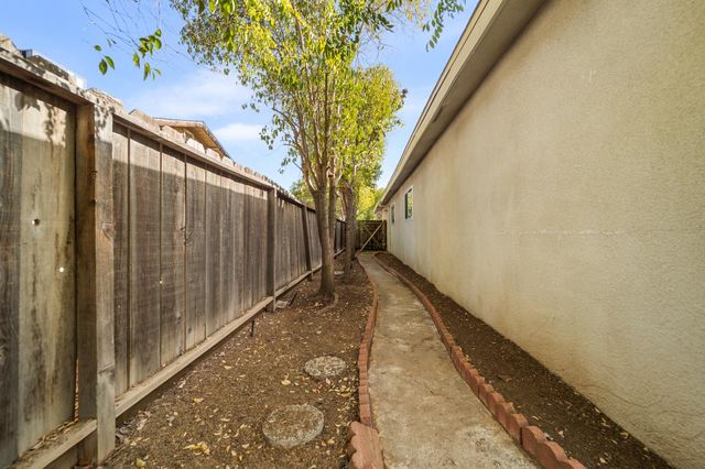 248 W Palo Alto Avenue, Fresno, CA 93704