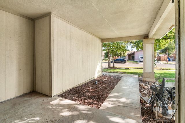 248 W Palo Alto Avenue, Fresno, CA 93704