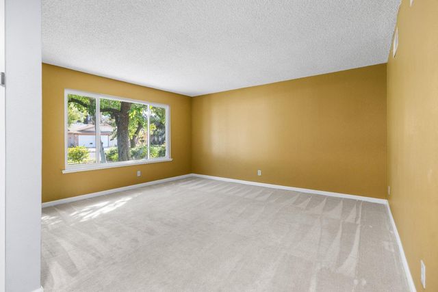 248 W Palo Alto Avenue, Fresno, CA 93704