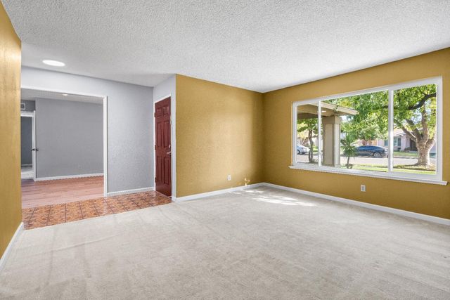248 W Palo Alto Avenue, Fresno, CA 93704