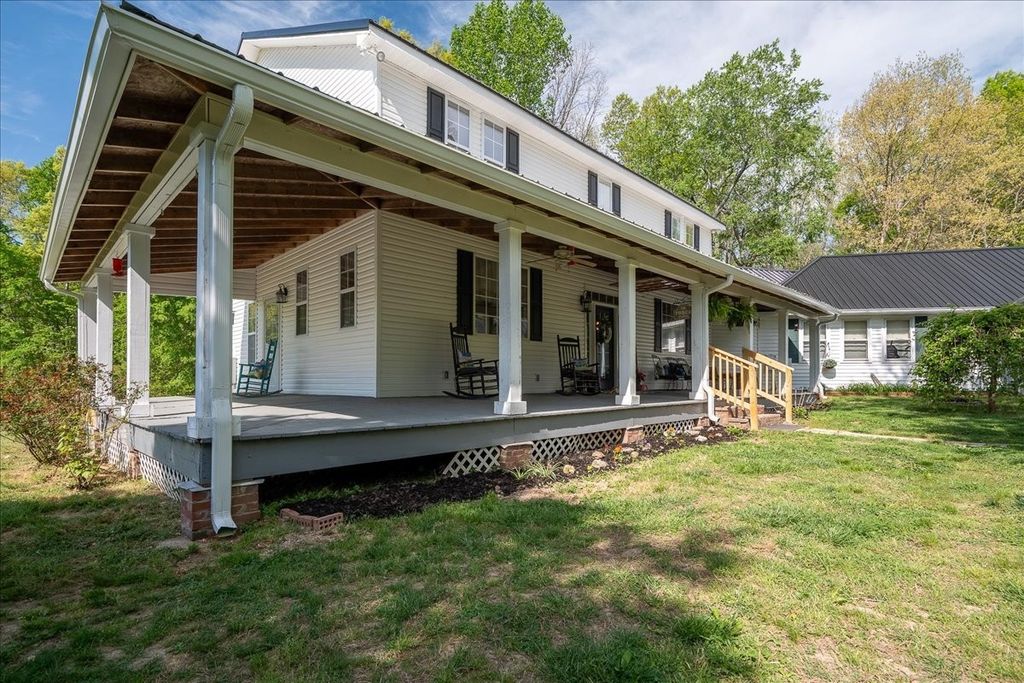 226 Nash Rd, Summertown, TN 38483